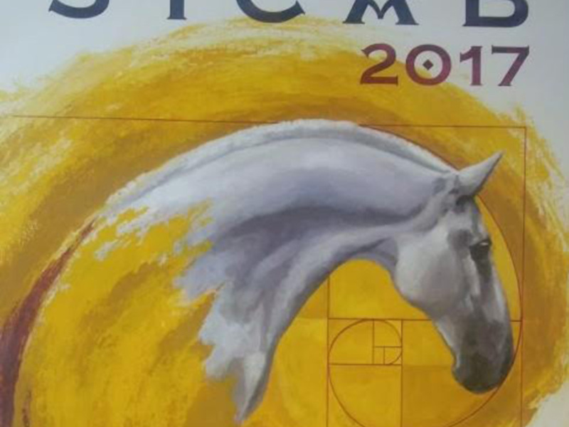 Calendario SICAB 2017 con un caballo en el centro y un fondo amarillo con el número 2017 en la parte inferior derecha.