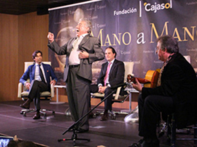 Curro Díaz y Nano de Jerez conectaron toreo y cante en la Fundación Cajasol