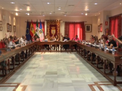 Todos los grupos municipales instan a la Junta a dotar a la Chipiona con más médicos y una ambulancia de cuidados críticos