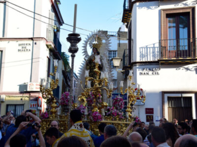 EL barrio macareno rinde honores a la Virgen del Carmen