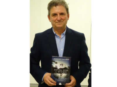 Feria del Libro en la caseta de "El Gusanito Lector", maravillosa librería de la calle Feria, donde además Esperanza Alcaide y Paca Vazquez Beltran