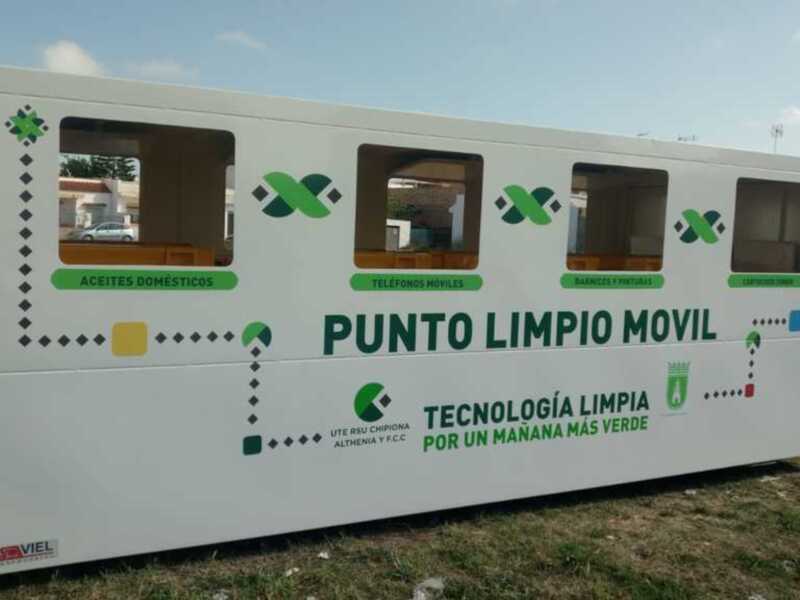 Punto Limpio Móvil para reciclaje de aceites domésticos, teléfonos móviles, baterías y pinturas, promoviendo un mañana más verde.