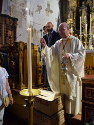 San Antonio de Padua procesionó y dió su bendición por la feligresía de San Vicente de Sevilla