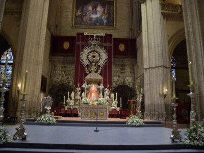 Primer día de la tradicional novena a la Virgen de los Reyes.