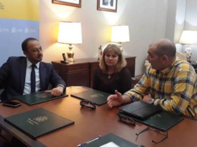 El delegado expresa su apoyo a la Asociación Sevilla Bebés Robados