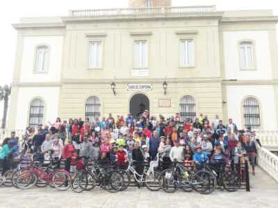 El Ayuntamiento presenta el proyecto de carril bici hasta el centro de la localidad durante la celebración del Día de la Bicicleta