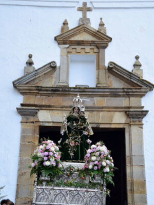 Desde la Parroquia de Consolación de Cazalla de la Sierra la Virgen del Monte puso rumbo hacia su Ermita.