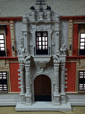 Impresionante edificio y una fuente como maqueta del Belén de la solidaridad.