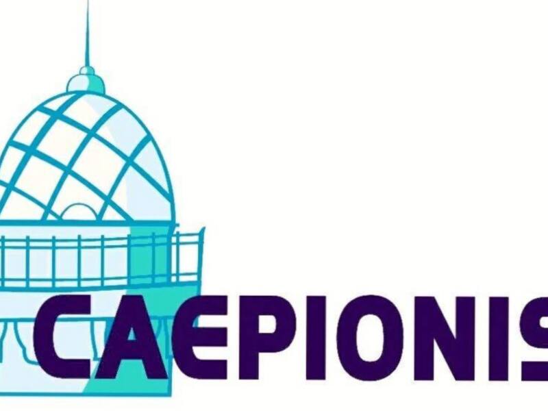 Logotipo de CAEPIONISIS con una imagen abstracta de un edificio y la palabra "CAEPIONISIS" en letras grandes.