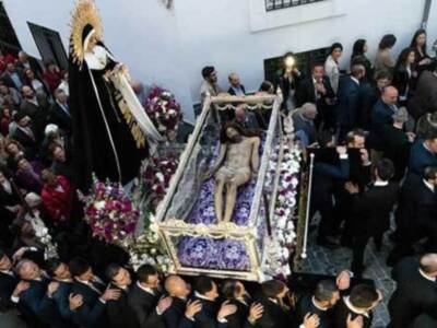 Los titulares de la Hermandad de la Soledad de Alcalá del Rio fueron trasladados a su sede