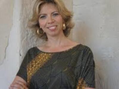 Clara Guzmán Esteban presenta en la Casa de Ceuta de Sevilla 'Anónimos Infinitos' de Marina Bernal