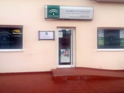 El CADE de Chipiona informa a sus usuarios sobre las ayudas para proyectos realizados por jóvenes con formación académica