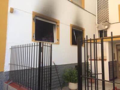 La rápida actuación de un vecino y de la Policía Local hace posible el rescate de cuatro personas en un incendio en Virgen de Palomares