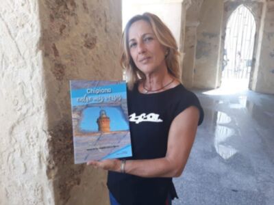 María de los Ángeles García presenta el viernes en el Castillo su tercer libro, ‘Chipiona entre mis versos’’