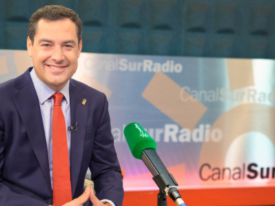El presidente de la Junta, Juanma Moreno, este lunes en Canal Sur Radio