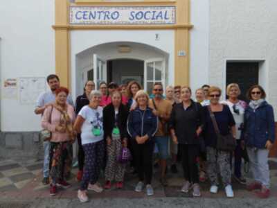 Los mayores participan en una marcha del mayor activo dentro de la programación conmemorativa del Día Internacional de las Personas de Edad