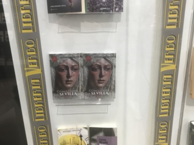 Exposición de libros sobre el Betis y la cultura sevillana.
