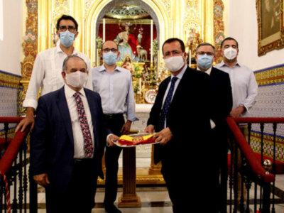 Juan Carlos Cabrera cede su fajín de teniente de alcalde a la Divina Pastora de Santa Marina.