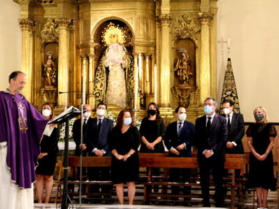 El acalde de Sevilla presidió el funeral por las víctimas del Covid- 19 en Triana