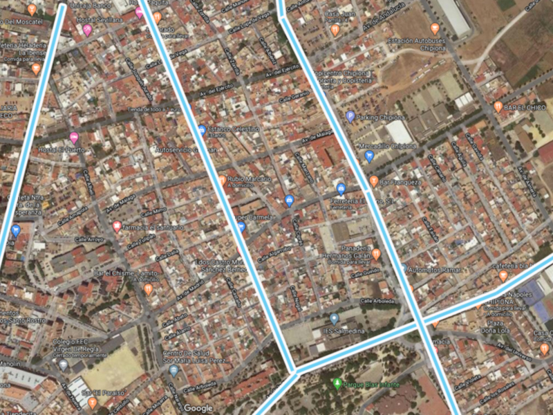 Imagen de una ciudad con edificios y calles marcadas por GPS.