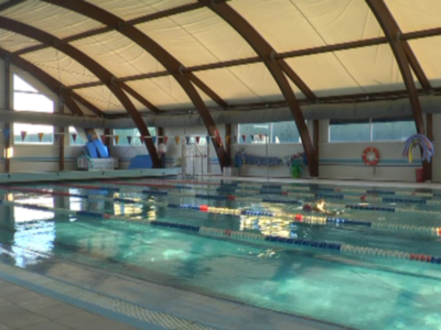 En marcha la licitación del contrato de mantenimiento, socorrismo y monitores de la piscina municipal de Chipiona