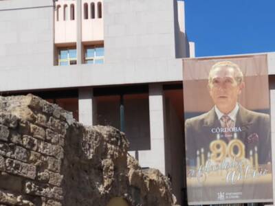 Antonio Gala en las calles de Córdoba