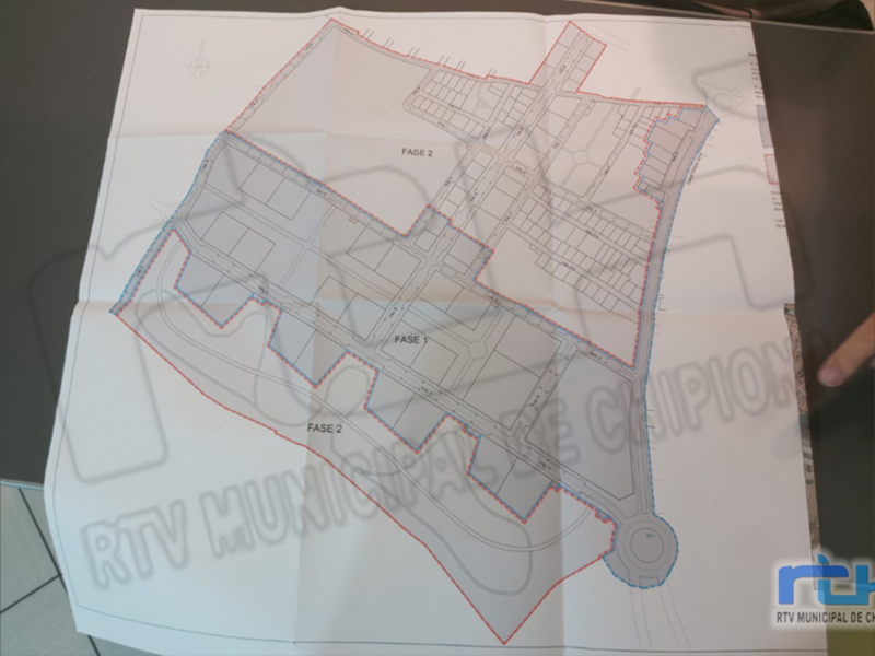 Plan de la ciudad con áreas marcadas y leyendas.