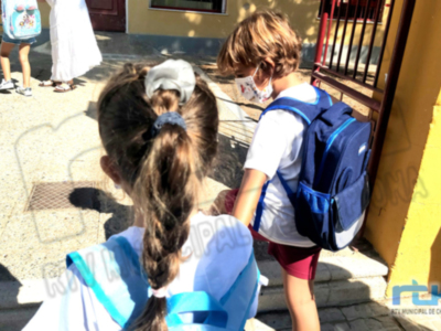 Más de 1.600 alumnos de Infantil y Primaria han comenzado hoy el curso escolar en Chipiona