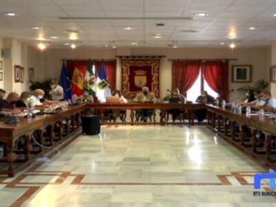 El pleno chipionero toma conocimiento de la renuncia del concejal Lucas Díaz y aprueba el reglamento de servicio de autobús urbano