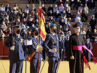 «La bandera que abraza a todos por igual» protagoniza una jura multitudinaria en Sevilla