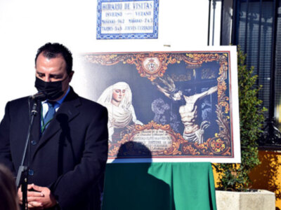Los titulares de la Vera- cruz, pasearon por la ciudad Ilipense del descanso eterno y posterior misa por los difuntos de Alcalá del Río. 