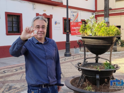 Pepe Mellado anuncia que ya ha sido contratada la empresa que va a reparar el canto rodado del suelo de la plaza Pío XII