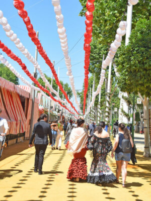 Porque, en definitiva, la caseta se convierte durante una semana en una prolongación de las casas de los sevillanos