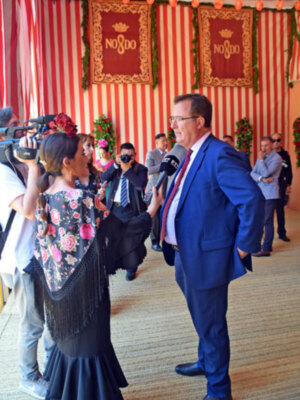  Los Artista de cultura también estuvieron en la recepción en la caseta de fiestas mayores  de la Feria de Sevilla 