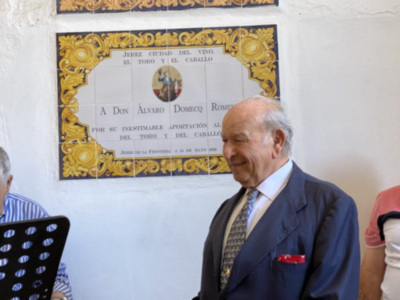 Descubierto un azulejo en honor a D. Álvaro Domecq Romero
