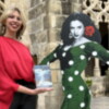 MARINA BERNAL PRESENTÓ EN JEREZ LA NUEVA EDICION De SU LIBRO LOLA EL BRILLO DE SUS OJOS EN HOMENAJE AL CENTENARIO DE LOLA FLORES