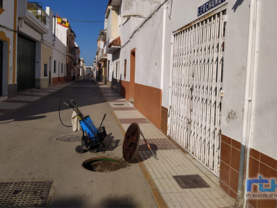 Enrique López anuncia que hoy y mañana se realiza una actuación intensiva antiplagas en todo el casco urbano de Chipiona 