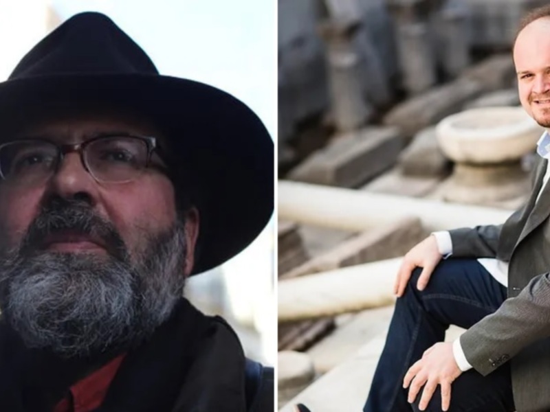 Dos retratos de hombres, uno con sombrero y gafas, el otro en traje sentado sobre rocas.
