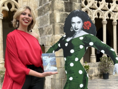 MARINA BERNAL PRESENTÓ EN JEREZ LA NUEVA EDICION De SU LIBRO LOLA EL BRILLO DE SUS OJOS EN HOMENAJE AL CENTENARIO DE LOLA FLORES