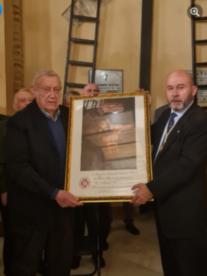 Presentado el nuevo estandarte del Cristo del Buen Fin de Alcalá del Río