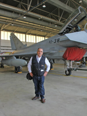 Visita a la Base Aérea de Morón por la Real Liga Naval Española