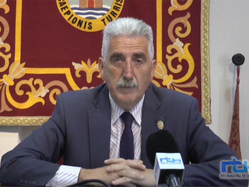 El presidente de la Comisión de Turismo de la Diputación Provincial de Castellón, en una conferencia de prensa.