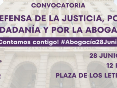 Manifiesto delante del Palacio de Justicia: En defensa de la Justicia, por la Ciudadanía y por la Abogacía