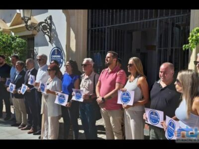 Chipiona muestra su repulsa en una concentración por el fallecimiento de una mujer en un caso de violencia de género 