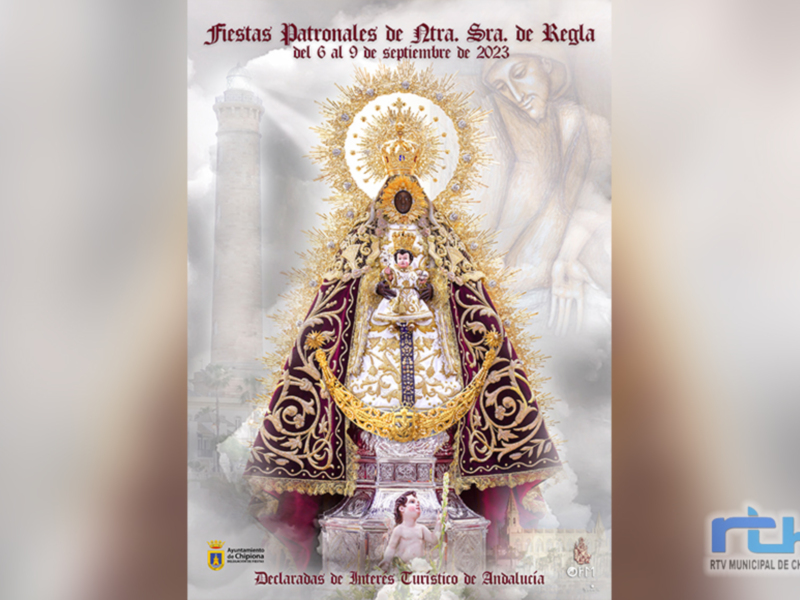 Fiestas Patronales de Ntra. Sra. de Regla, del 6 al 9 de septiembre de 2023. Imagen de la Virgen con ornamentos dorados y vestimenta tradicional, frente a una columna.