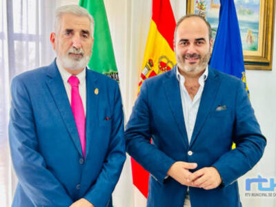 El diputado provincial Antonio Aragón trata con el alcalde de Chipiona para iniciar líneas de colaboración entre ambas administraciones