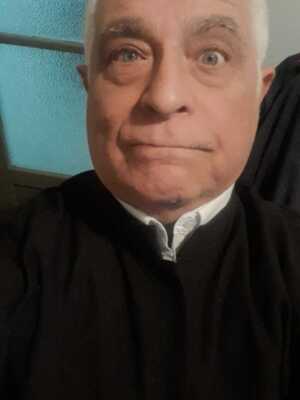 Miguel Caiceo interpreta a un sacerdote en “El marqués” la serie de Mediaset