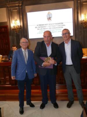 Pedro Preciado recibió el Premio a la comunicación de la Asociación de Cronistas e investigadores locales de Sevilla