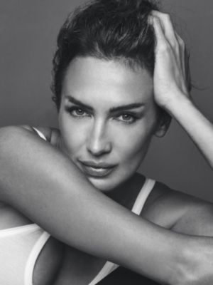 LA MODELO NIEVES ÁLVAREZ, EMBAJADORA de HONOR DE SIMOF 2024
