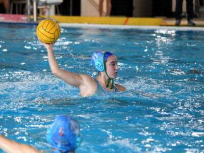 El Club Waterpolo Dos Hermanas PQS pesca en el río revuelto de Primera Nacional femenina